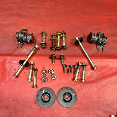 PARAFUSOS TRASEIROS 2003-2008 Nissan Murano Crossmember somente - Imagem 1 de 2