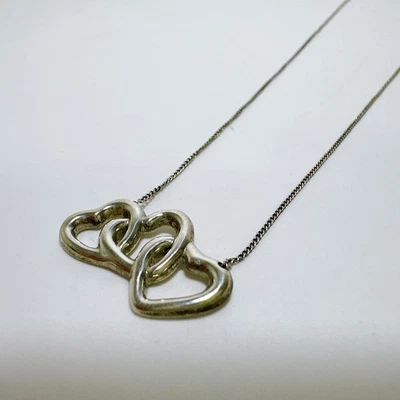 Tiffany & Co. Collana con triplo cuore ciondolo in argento sterling... - Immagine 1 di 4
