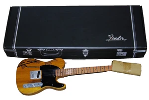 Mini guitarra firmada por JEREMY ALLEN WHITE (DELIVER ME FROM NOWHERE) BECKETT BR00346 - Imagen 1 de 3