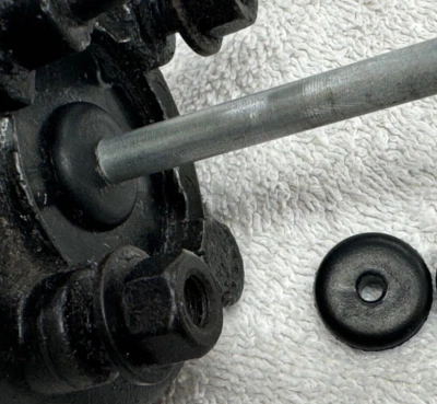 Уплотнение вала вакуумного привода фары 1968 1969 Dodge Charger - Изображение 1 из 3