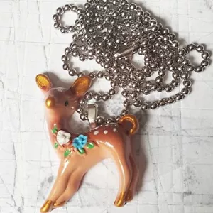 Unique VINTAGE STYLE DEER NECKLACE retro 50s 60s FAWN animal CUTE BAMBI sweet - Picture 1 of 1