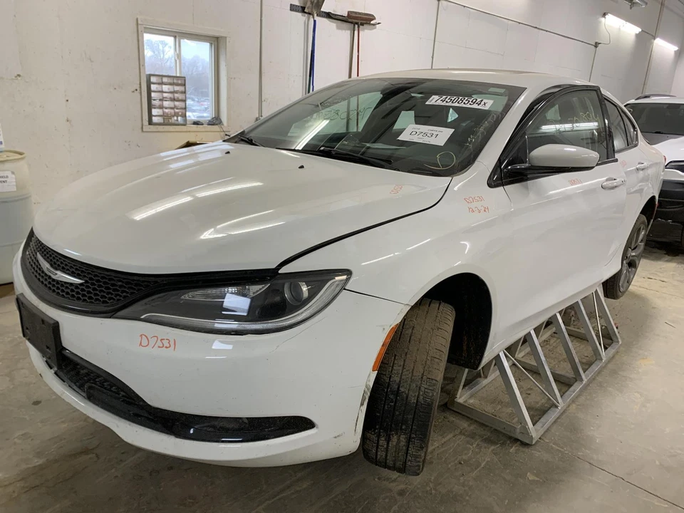 Módulo de control de carrocería usado se adapta a: Chrysler 200 2016 control de carrocería BCM LH montaje en tablero Foto 1 de 4