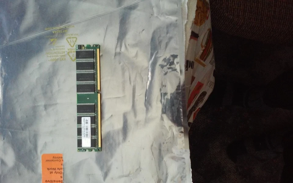 •	Transcend 1GB DDR SDRAM PC Memory Card DDR400 CL3    - Image 1 of 1