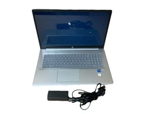 HP Laptop 17t-cn300, 17,3" 64GB - 2TB SSD - Silber - Intel Core i7 13. Gen - Bild 1 von 10