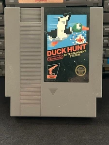 Duck Hunt Nintendo Entertainment System NES Five Screw Cartridge 1984 (Tested)2 - Picture 1 of 9