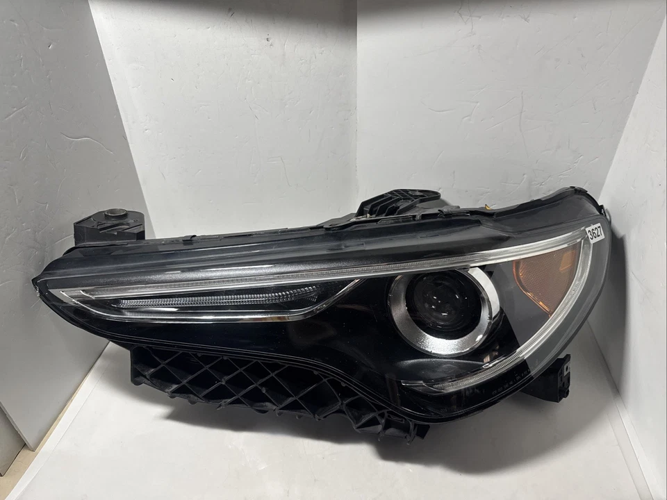 Faro HID para conductores LH Alfa Romeo Stelvio 2017-2020 OEM #50563963 LENTE AGRIETADA Foto 1 de 4