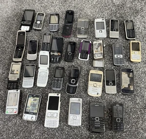 Job Lot Untested Faulty Mobile Phones ***SPARES & REPAIRS***. NO RESERVE (6) - Photo 1 sur 5