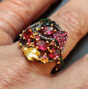 inusuale anello a fascia con rodiatura tungsteno e cristalli rosa -  ring