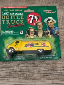 Golden Wheel Bottle Truck, 1945 7Up, 1:87 HO Scale - Picture 1 of 8