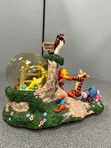 Disney's Winnie The Pooh Rabbits House Musical Snow Globe *Missing Kanga's head* - Bild 1 von 11