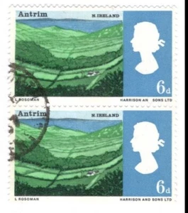 GREAT BRITAIN PAIR OF #455 USED  (MISSING "d" ON TOP ONE) - Picture 1 of 2