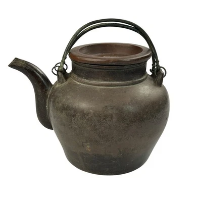 ANTIQUE BROWN YIXING TEAPOT AND COVER YUFENG WORKSHOP, CIRCA 1910 SEAL, LID MARK - Image 1 of 4