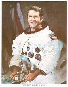 VTG NASA Print - Astronaut Richard H. Truly - Press release print - Picture 1 of 2