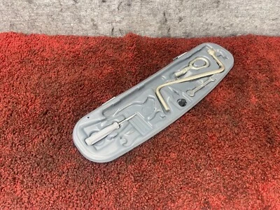 Kit de herramientas de maletero trasero BMW 2000-2006 E46 conjunto de panel OEM 67K Foto 1 de 4