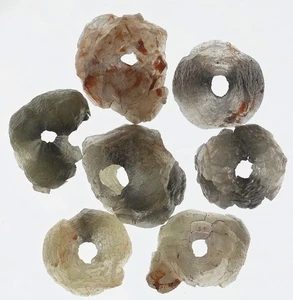 Diamante en bruto suelto de 2,7 quilates 8 piezas - Curva perforada para artesanía - Imagen 1 de 2