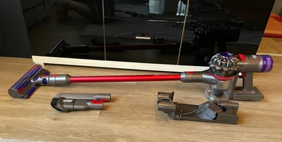 Dyson V8 Slim Parquet  Akku staubsauger , gründlich  GEREINIGT , neuere Modell . - Bild 1 von 4
