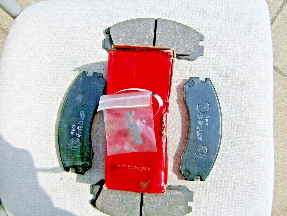 MITSUBISHI OUTLANDER BRAKE PADS - Image 1 of 1