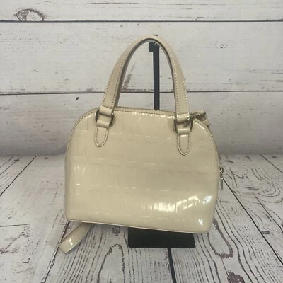 Cartera Dkny PVC Monograma Repujado Beige Pequeña Elegante Diario Ajustable Stap Foto 1 de 4