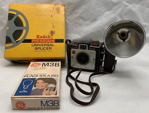Kodak Brownie Holiday Flash Camera Kit Presstape Splicer 8mm Super 8 GE M38 Bulb - Picture 1 of 24