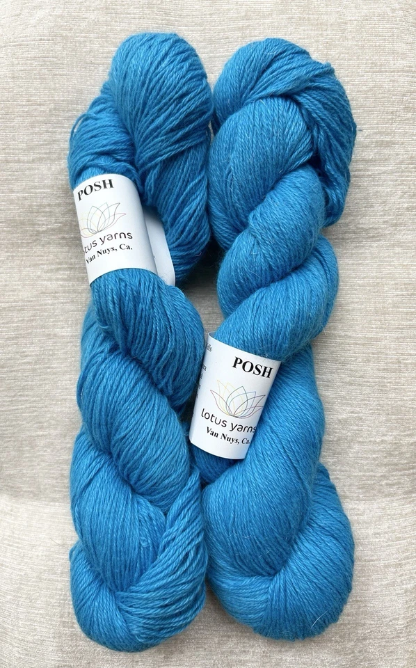 Lote de 2, hilos de loto posh, #31 azul brillante, teñidos a mano, angora/lana/rayón/nylon Foto 1 de 3