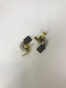 NEU ORIGINAL MILWAUKEE BÜRSTEN (ZWEIER SET) 22-18-0035 PASSEND FÜR 6470-21 KREISSÄGE - Bild 1 von 2