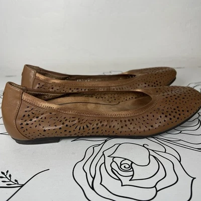 Vionic Women’s Brown Toffee Perforated Leather Robyn Ballet Flats SZ 9.5 - Image 1 of 4