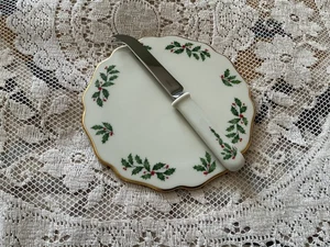 Lenox ~ Vacaciones ~ Plato de queso de 7 1/4" con cuchillo ~ Holly Berry - Imagen 1 de 6