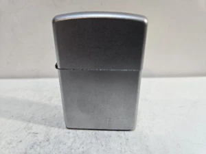 Encendedor de trabajo Zippo genuino a prueba de viento tono plateado, filigrana 7502/33 - Imagen 1 de 9