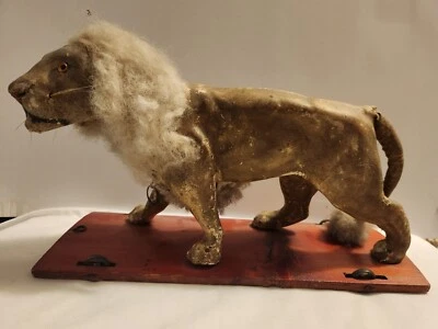 古董 19 世纪 90 年代德国皮革和纸 Mache 平台狮子猫拉玩具 + 咆哮者 — 第 1/4 张图片