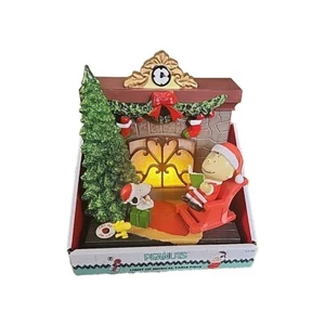 Peanuts Charlie Brown Snoopy Kamin musikalisch beleuchtet Weihnachtsaufsteller Adler - Bild 1 von 5