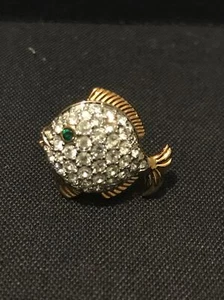 Fish Rhinestone Pave Like Pin Emerald Colored Eyes Pin Vintage Copper Tone - Picture 1 of 3