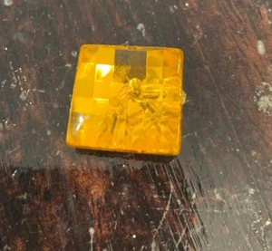 Yellow Faceted Square Diamanté Style - 20mm - 2 Hole Buttons Disco Dress Vintage - Picture 1 of 4
