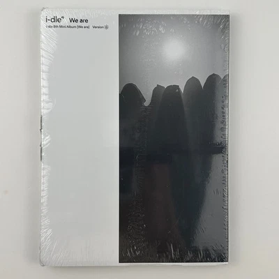 (G)I-DLE 8th Mini Album - We are - G ver. CD Photobook Photocard Foto 1 de 4