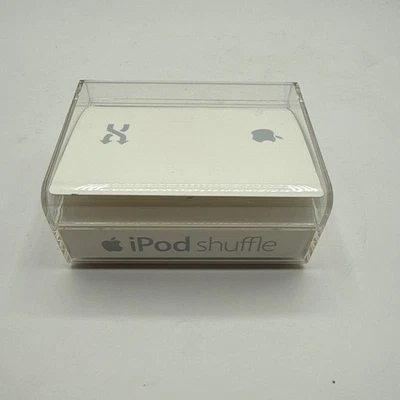 Apple MB225LL/A 1GB 2nd Generation iPod Shuffle - Silver A1204 - Image 1 of 4