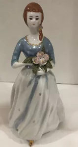 ENCANTADORA Figura de Dama de Porcelana Vintage en Vestido Azul Pálido y Blanco, como Nuevo - Imagen 1 de 3