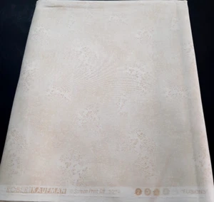 Tela de algodón licuadora de hojas pequeñas beige crema/lt BTY Robert Kaufman FUSIONS #5573 - Imagen 1 de 4