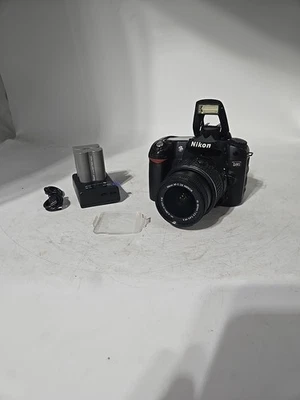 Nikon D80 Digital DSLR con 18-55 mm F3,5/5,6 G II 3 baterías y cargador [probado] Foto 1 de 4