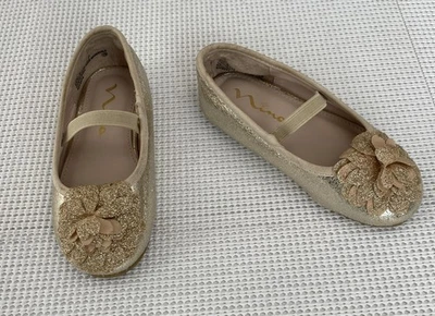 Zapatos de vestir Nina para niñas talla 8,5 dorados con flores brillantes elegantes planos de ballet 8 1/2 Foto 1 de 4