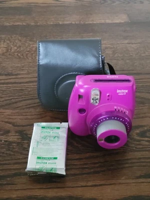 Cámara instantánea Fujifilm Instax Mini 9 púrpura magenta con estuche y llama - PROBADA  Foto 1 de 4
