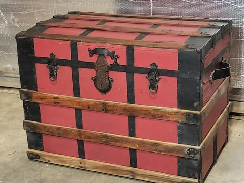 Antique Rolling Victorian Flat Top Steamer Trunk Chest Metal Hardware/Wood Slats Cover