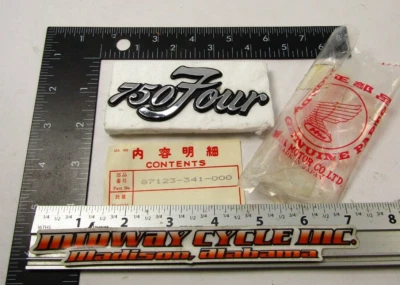 NUEVO NOS OEM HONDA CB750 BATERÍA CUBIERTA LATERAL EMBLEMA A 87123-341-000 CB750 1972 lm Foto 1 de 4