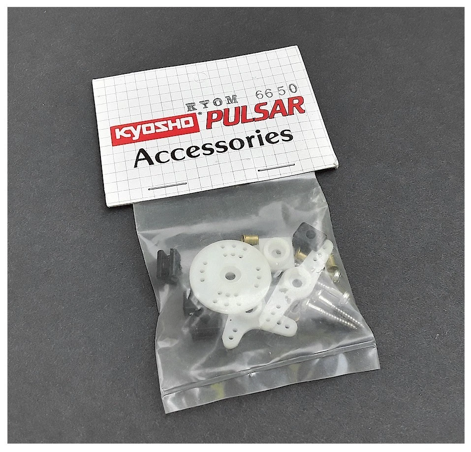 De colección Kyosho RC Coche Buggy Pulsar Radio Servo Bocinas Brazos KYOM6650 Antiguo Stock Nuevo en Caja Foto 1 de 1