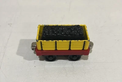 Coche de carga diecast con carga de carbón para Thomas & Friends Take N Play or Take Along Foto 1 de 4
