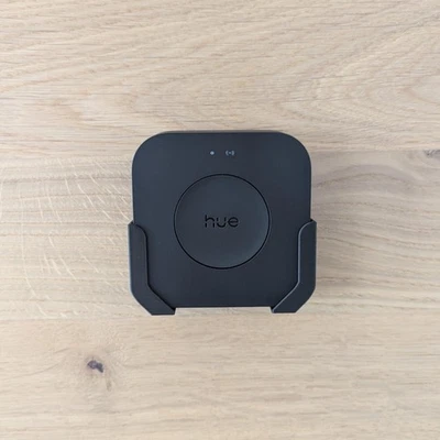 THE AMAZING DONAT Supporto da parete compatibile con Philips Hue Bridge Pro (2025) inclusi punti adesivi