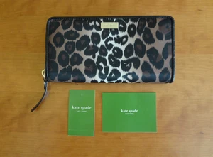 Portafoglio nuovo con etichette Kate Spade NY Neda Lindenwood nylon nero/marrone stampa animalier - Foto 1 di 12