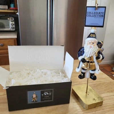 Notre Dame Santa con Fútbol Alegría al Mundo Vidrio Polaco Adorno de Navidad NUEVO Foto 1 de 4