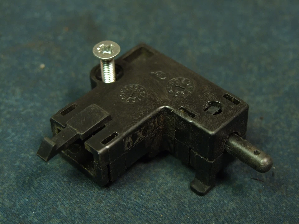 Interruptor de palanca de embrague 2007 Suzuki LS650 Boulevard S40 Foto 1 de 1