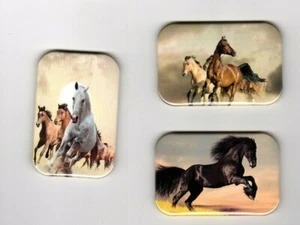 MAGNETE FRIGORIFERO MUSTANG HORSE 3 2" X 3" CON ANGOLO ARROTONDATO - Foto 1 di 4