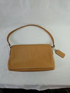 BORSA/BORSA COACH M2P-9599 Hudson con patta marrone nudo in vera pelle 9,5" x 5,5" - Foto 1 di 11