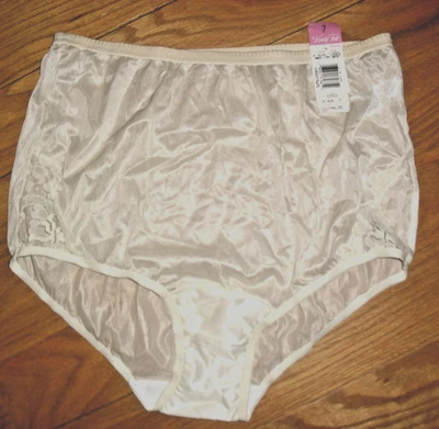 Bragas Vanity Fair Vintage C Glow 13-001 encaje floral 100 % nailon talla 7 nuevas con etiquetas Foto 1 de 4